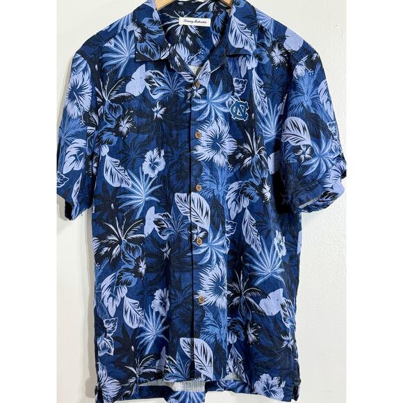 Tommy Bahama Blue North Carolina Tar Heels Coast Medium Button Shirt 100% Silk - Picture 1 of 3